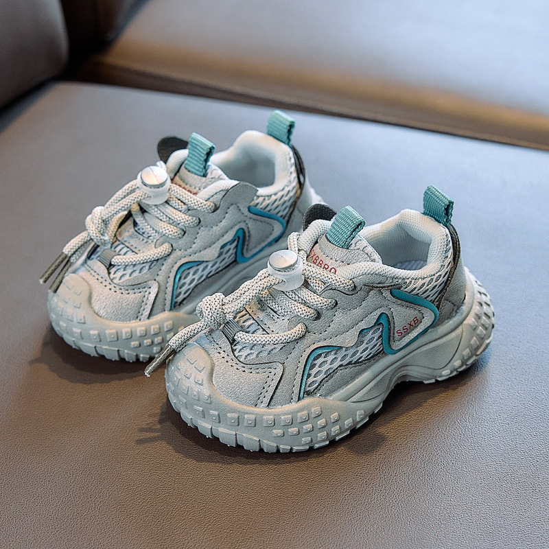 Zapatos infantiles transfronterizos de otoño 2026 nuevos zapatos deportivos para niños cómodos zapatos de correr de niñas ligeros convenientes hebilla elástica