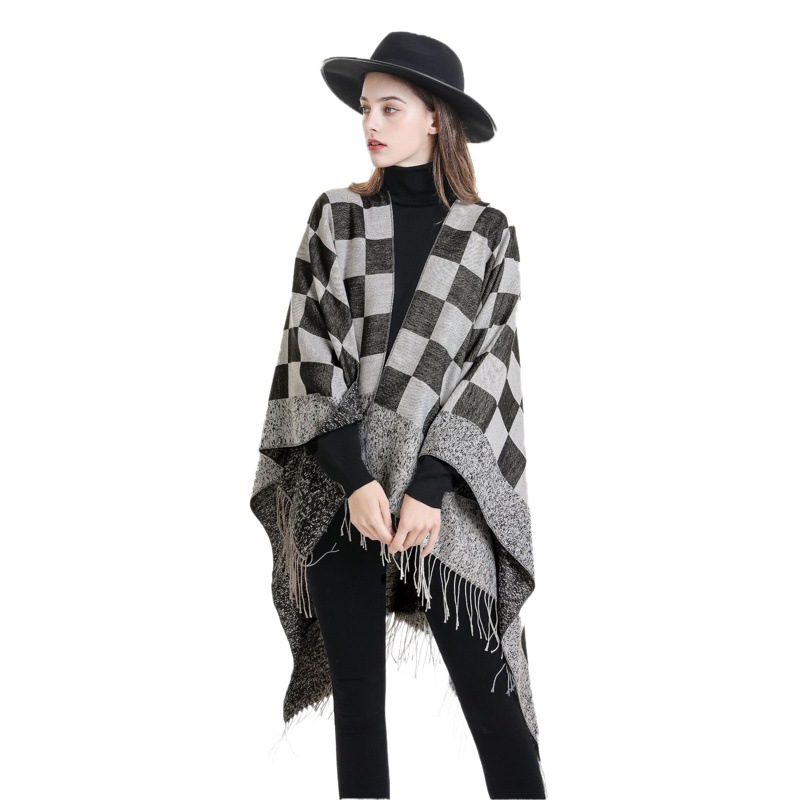 Chal de nuevo estilo 2024 para mujer, prenda exterior cálida para otoño e invierno, ideal para sesiones de fotos, chal sencillo a cuadros con borlas a la moda.