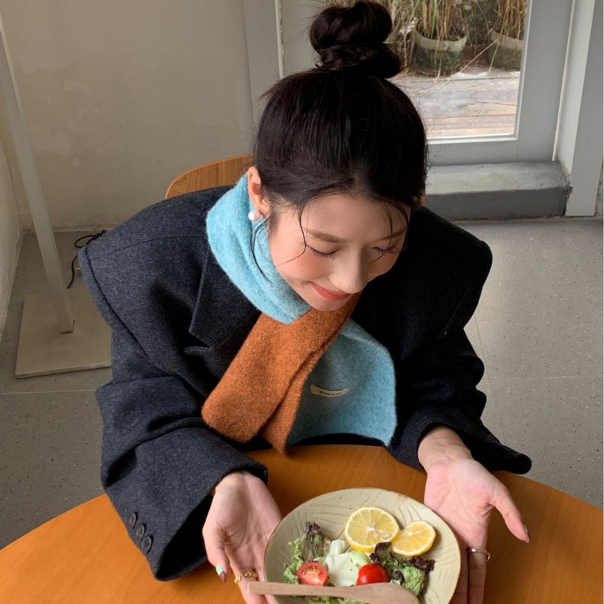 新款韩版ins 小围巾女秋冬季2024短款保暖护颈百搭拼色穿孔小围脖