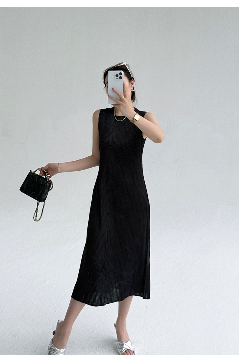 Đầm maxi nữ không tay cổ tròn chất liệu nhăn phong cách hiện đại — màu đen chi tiết 19