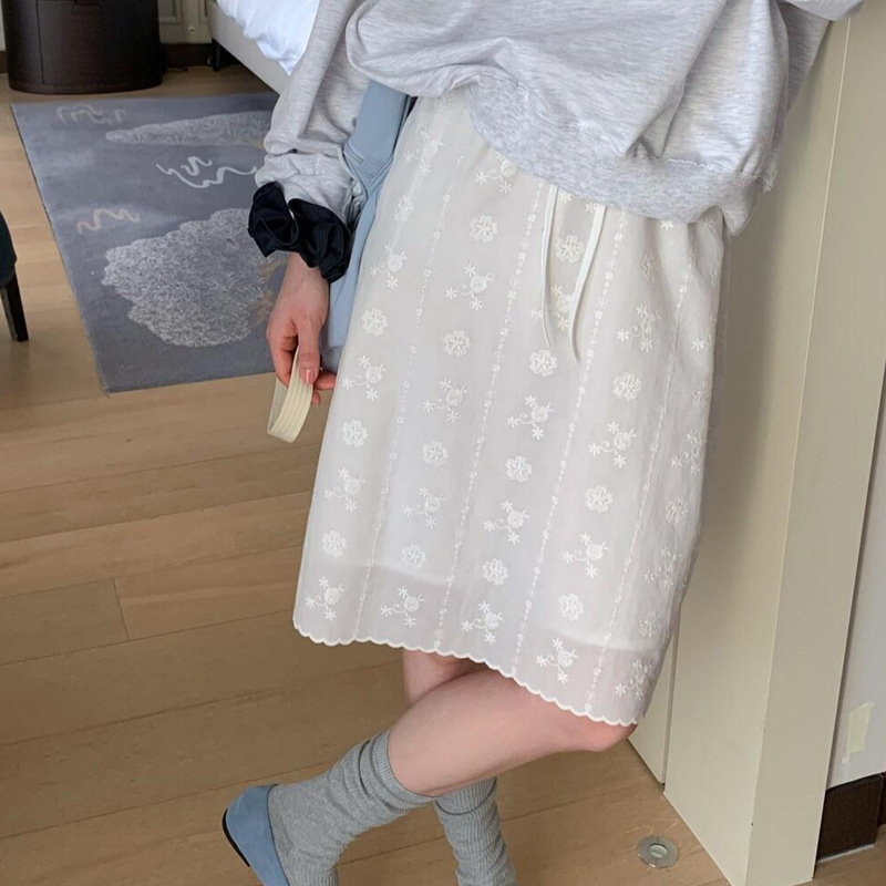 Highly Recommended! Women's 2026 New Korean-Style Simple and Versatile Straight Mid-Length Skirt with Intricate Embroidery and Lace