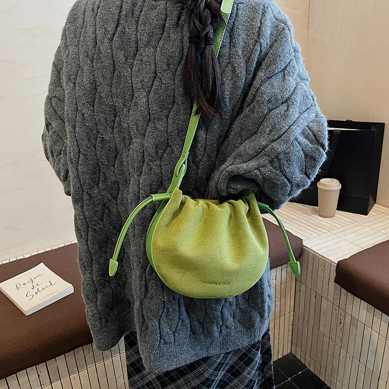 2025新款韩版云朵包包包女拼色麂皮绒水桶包休闲百搭单肩斜挎包|undefined