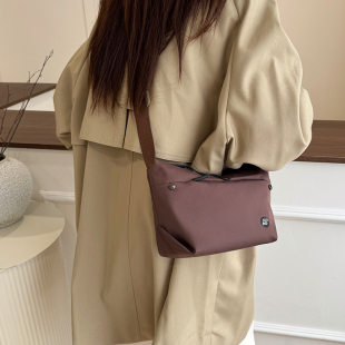 Universal nylon shoulder bag for leisure for traveling