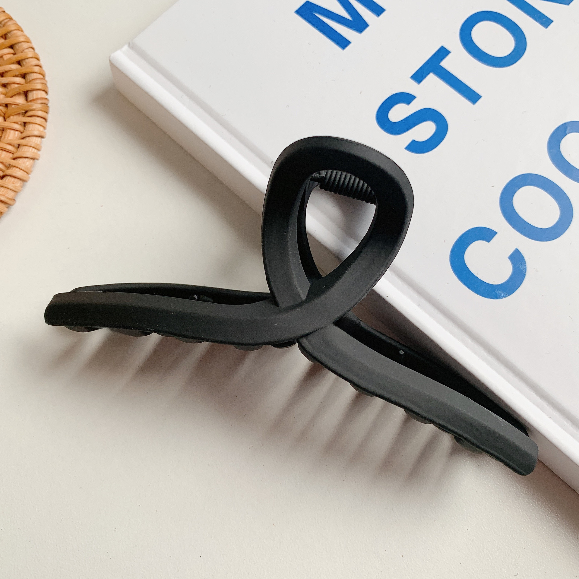 Frosted Large Hairpin Korean Disc Hair Clip Girl's Head Hair Clip Headwear Large Shark Hairpin Wholesale_voghion.com