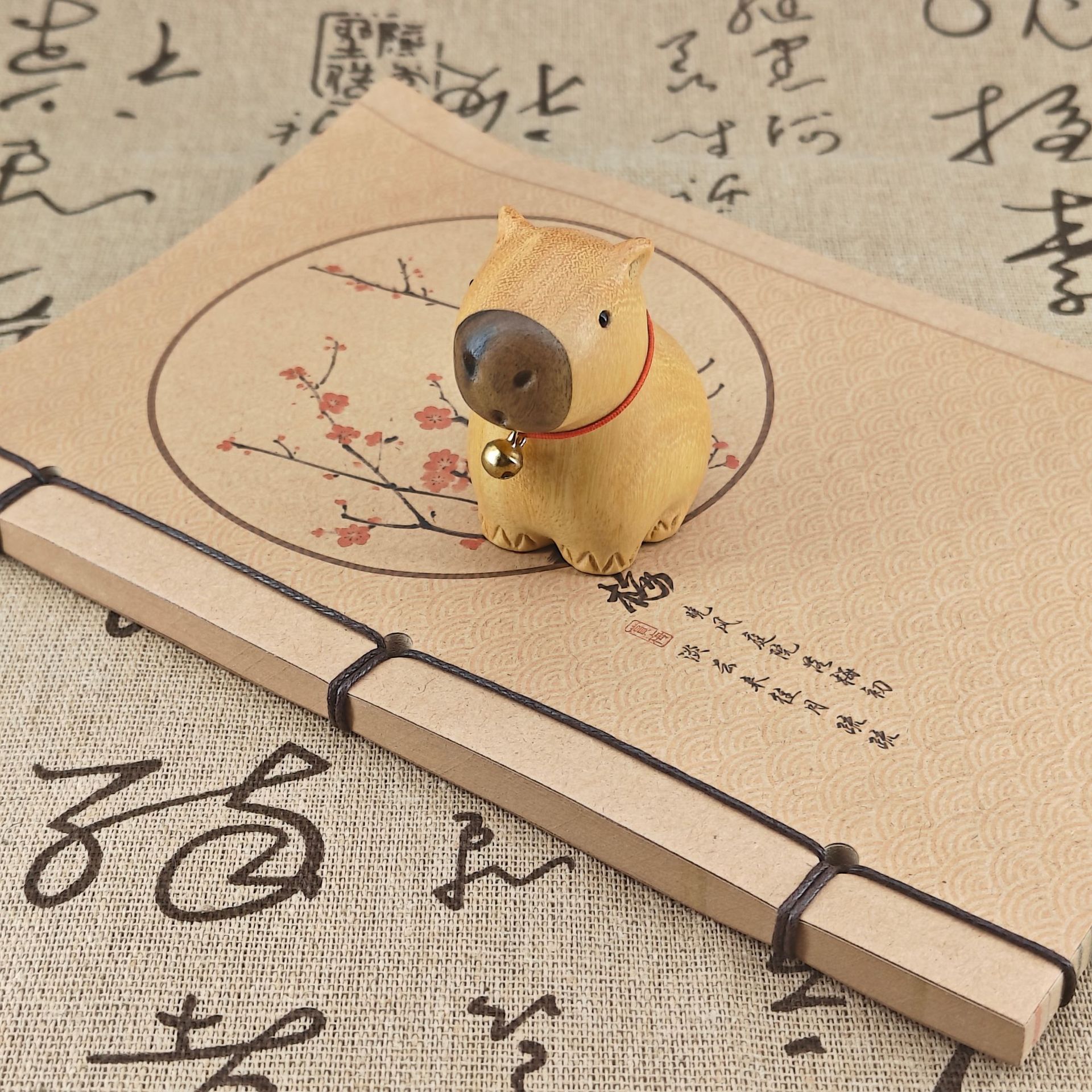 黄金檀木雕卡皮巴拉拼接手把件可爱创意手把件桌面办公摆件