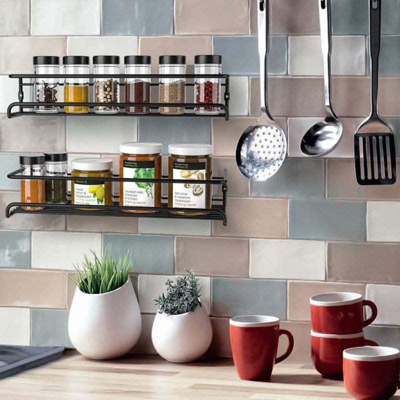 Venta al por mayor negro montado en la pared estante de la cocina condimento especias pared almacenamiento rack Punch-libre pared condimento rack