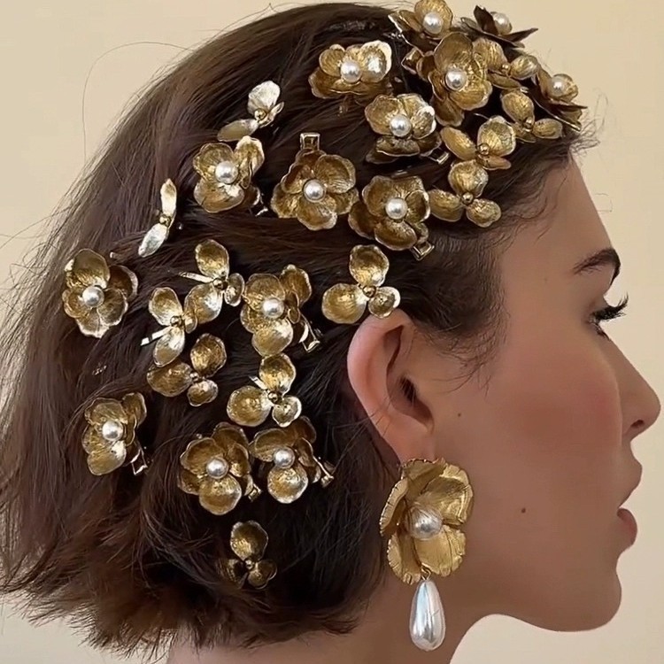レトロな宮廷風真珠の花のヘアピンのフランス風の気質のサイドクリップは軽くて豪華で高級感があります。|undefined