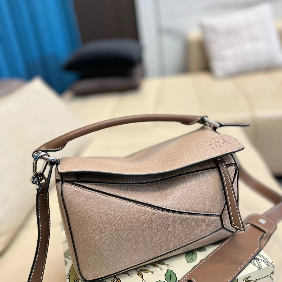 2025 New Luxury Women's Classic Shoulder & Crossbody Bag, Quilted Geometric Large Capacity Pillow Bag - Thumbnail 4