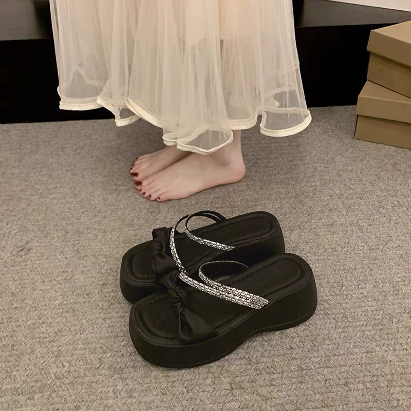 Новые тапочки на толстой подошве женские летние носки 2025