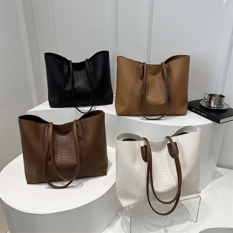 Bolso de viaje de temperamento simple para mujer 2025 Bolso de axilas de un solo hombro de gran capacidad de primavera Bolso de tote con estampado de cocodrilo