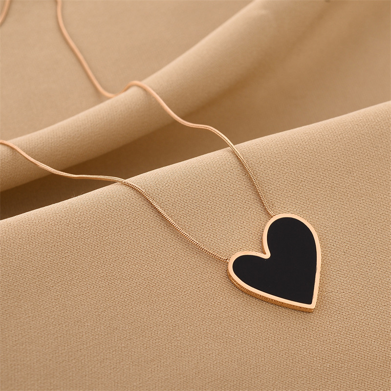 Elegant Heart Shape Titanium Steel Plating Shell Necklace display picture 4