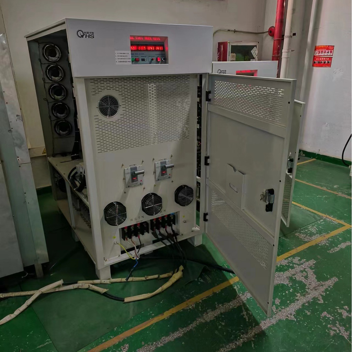 ŷ����˹����150KVA��Ƶ��Դ��������������480V 60HZ�����380V