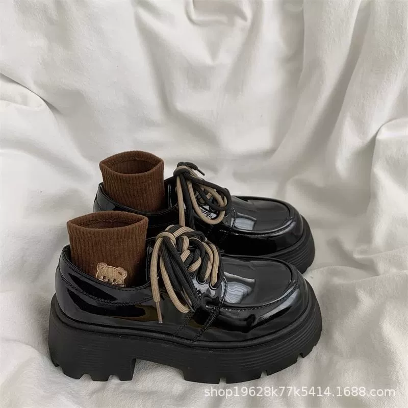 Черные ботинки Lefu с толстым подошвением на шнуровке маленькие кожаные ботинки женские весной и летом 2024 новый дикий ретро в британском стиле