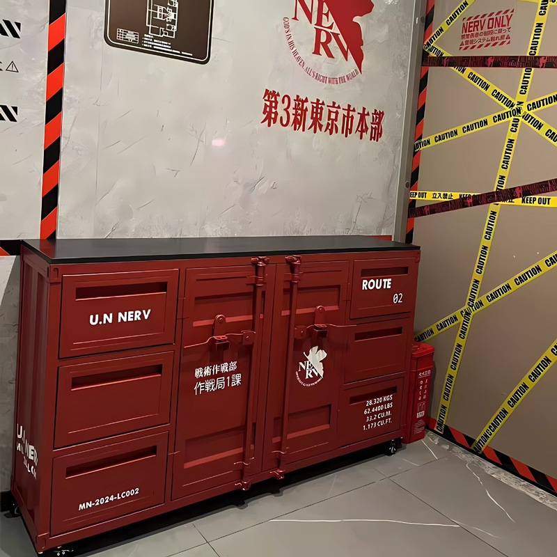 鉄芸工業風台キャビネットは壁に寄りかかって一体的に物置をしています。|undefined