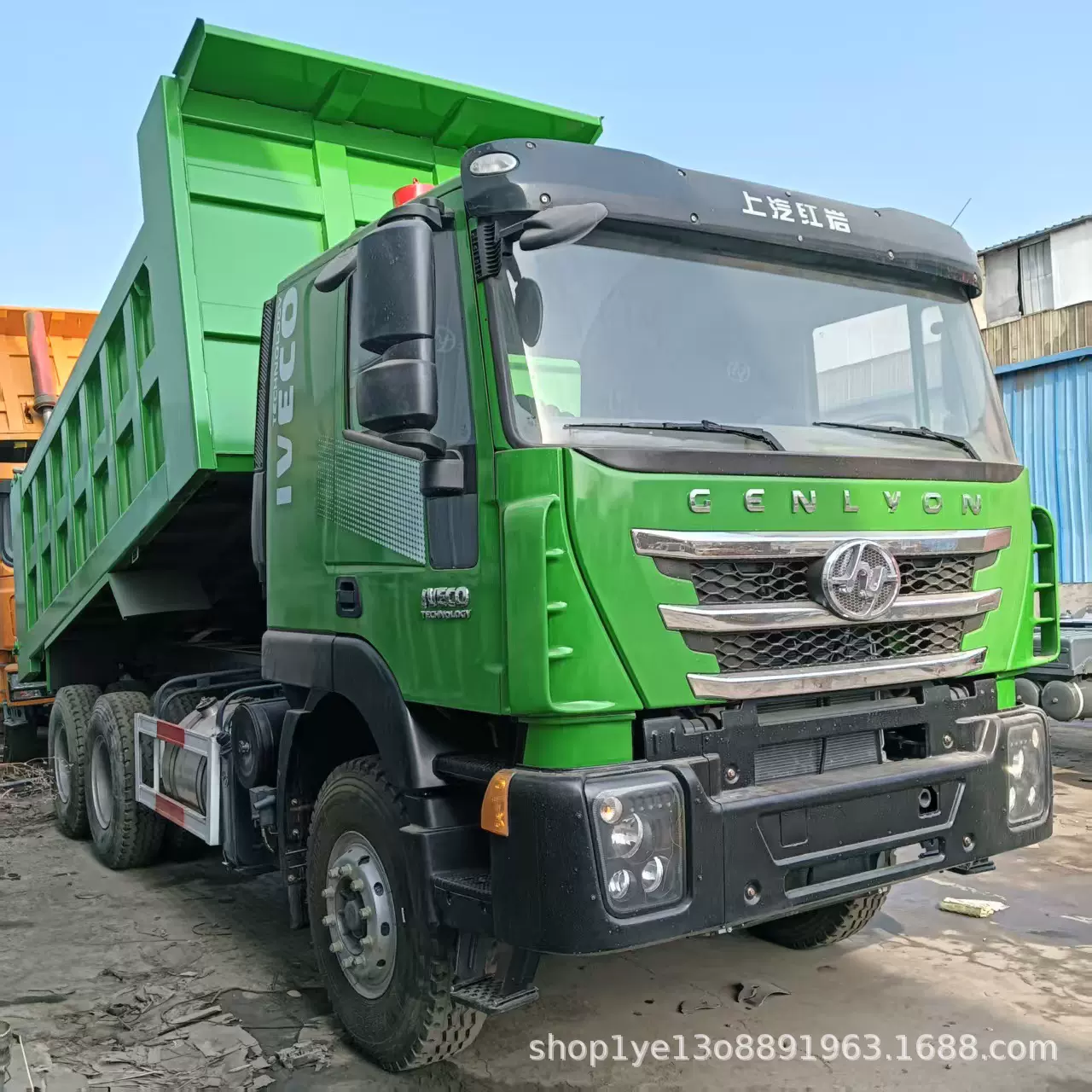 厂家跨境出售运输车红岩杰狮390马力后八轮自卸车6X4工程渣土车