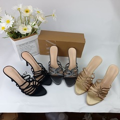 ZA秋の新商品の女性靴の黒色の皮革の金属は1字の平の通気性のカジュアルなサンダルの越境する女性靴を飾ります。