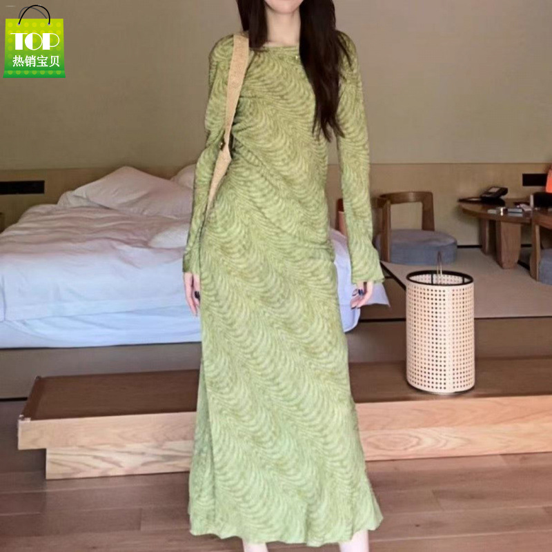 Green Tie-Dye Long-Sleeved Dress, New Summer Style, Thai Vacation Travel Style, Slim-Fitting, Casual and Elegant Long Dress