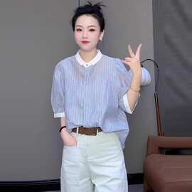 欧货2026夏季新款蓝色翻领条纹上衣韩版时尚别致五分袖衬衫女