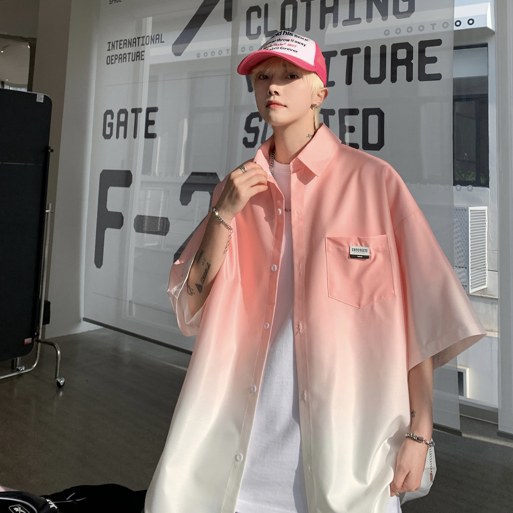 Gradiente camisa de manga corta de los hombres de verano delgada suelta más tamaño casual media manga camisa americana High Street moda marca abrigo