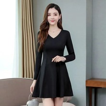 大码胖妹M显瘦V领长袖气质修身中长裙小黑裙打底女装连衣裙