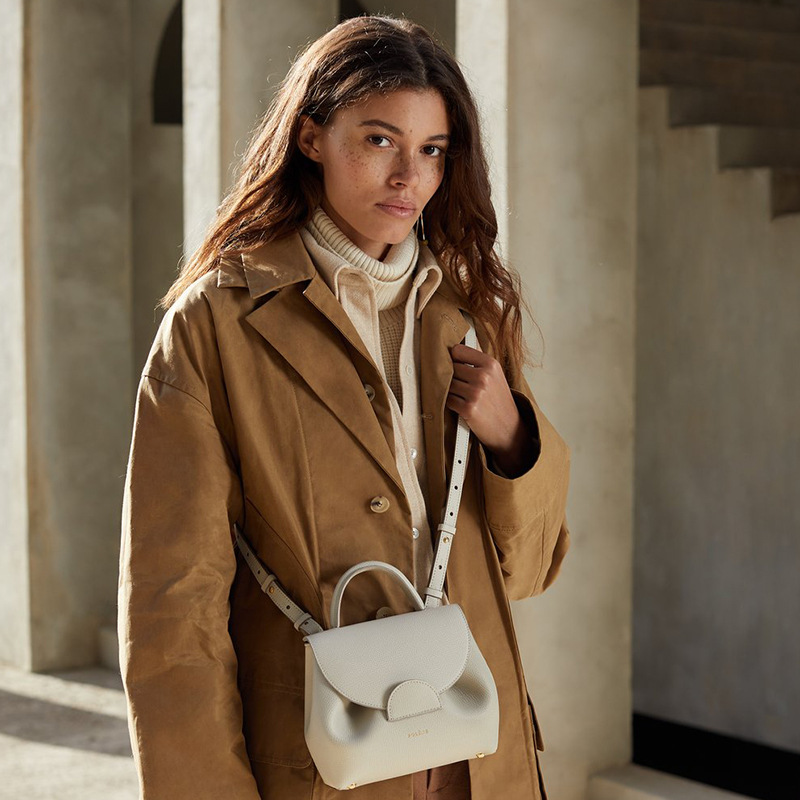 초크 화이트 트럼펫(리치 패턴)