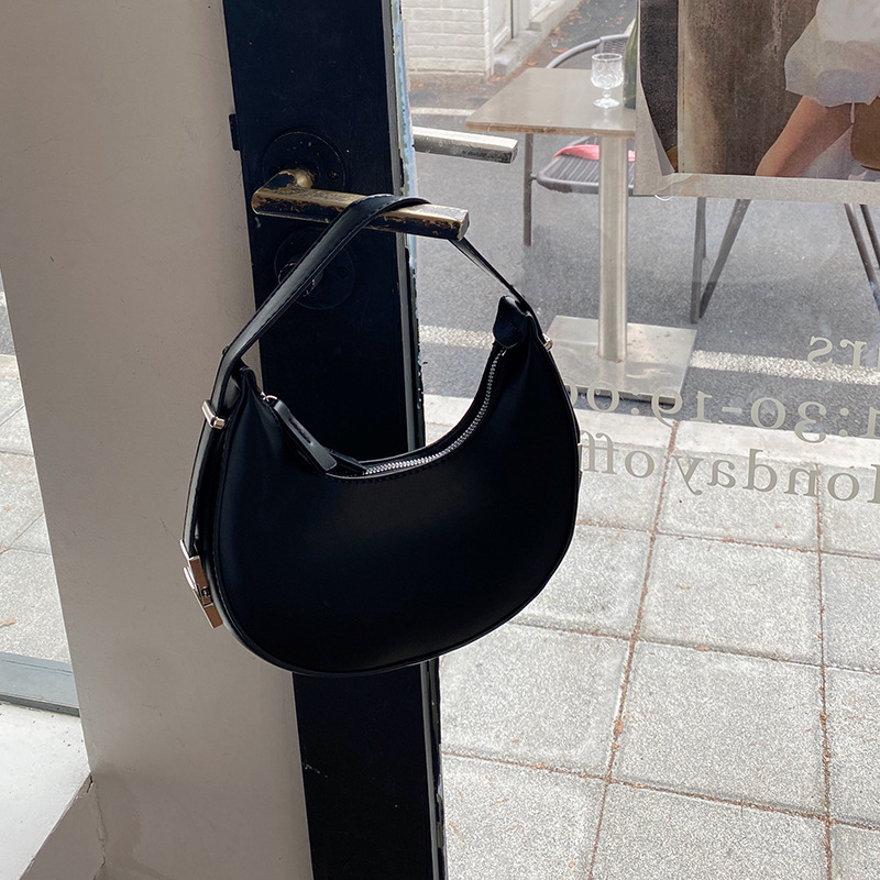 Design portátil coreano novo crescente picante menina axila fivela de metal pequena bolsa redonda para mulheres_voghion.com