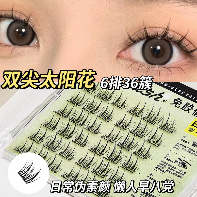 ジョナスはゴムなしで、自分でつけまつげを接着します。|undefined