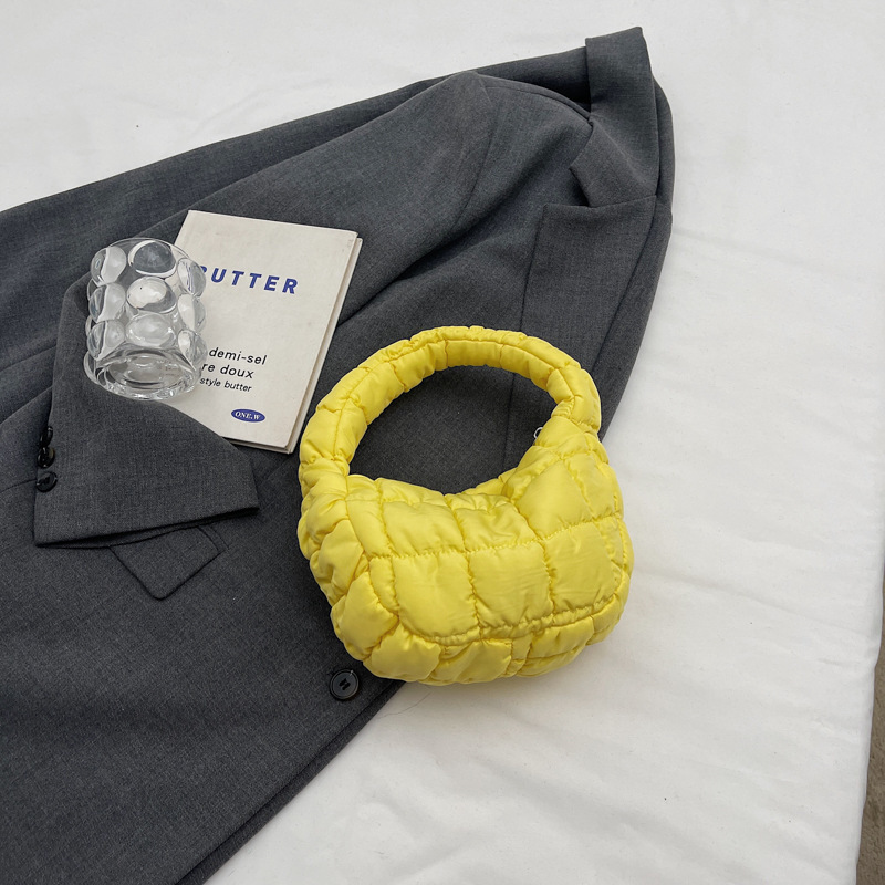 Bolso de nube a cuadros plisados coreanos al por mayor Bolso de axilas 2024 Nuevo estilo de plumón Mini bolso de moda