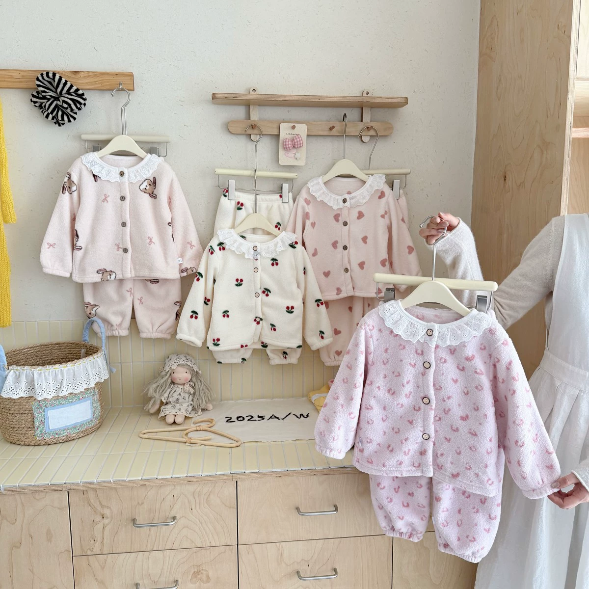 儿童家居服套装雪粒绒男童女宝冬季开衫加绒加厚保暖睡衣批发代发