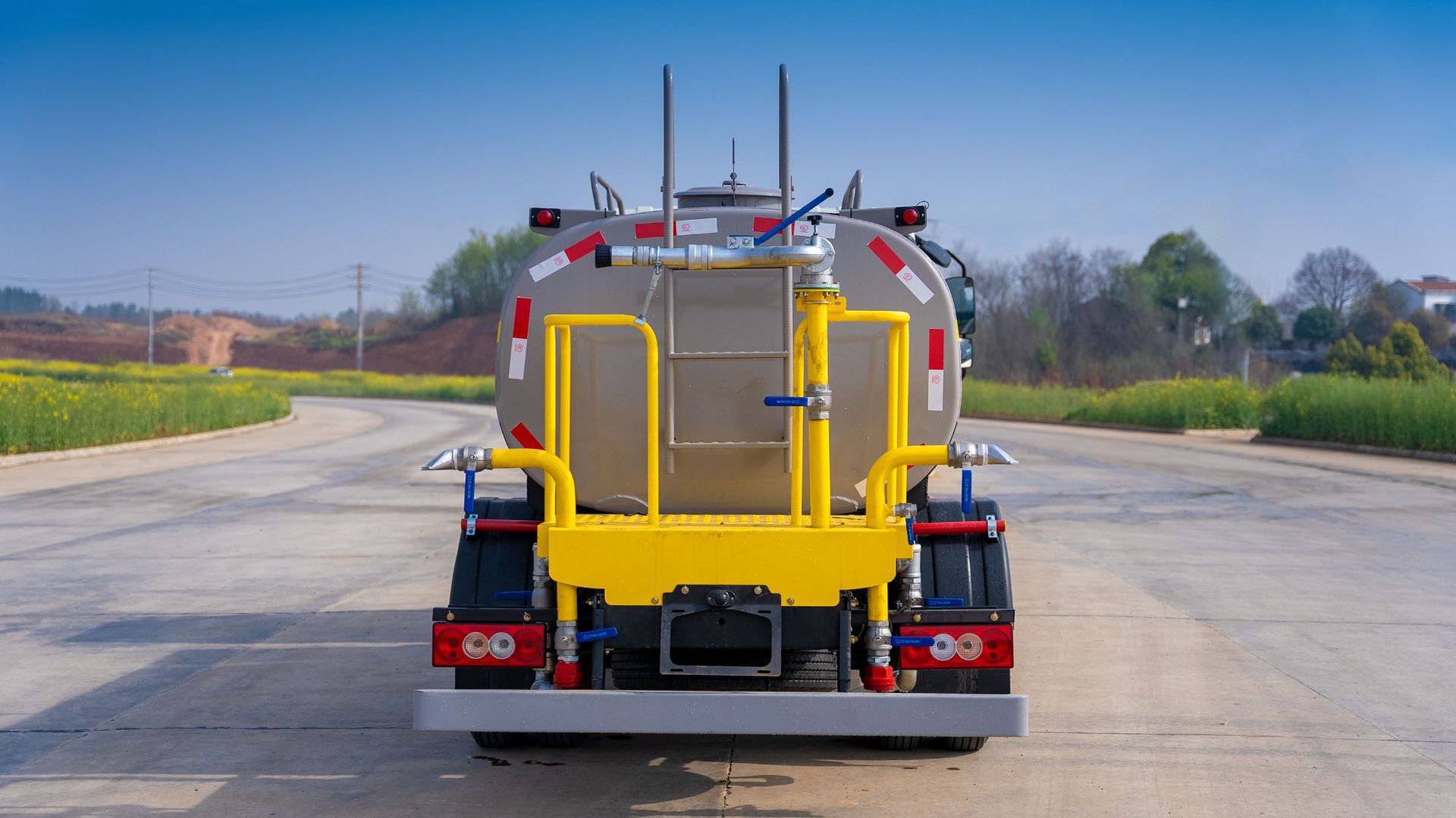5 Square Meters Foton H2 Sprinkler Truck for Road Cleaning, Factory Site Sprinkling, Landscaping Sprinkler Truck