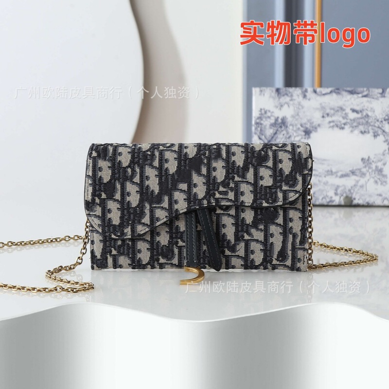 Cross-Border Supply New Classic Presbyopic Embroidered Envelope Bag Oblique Two-In-One Hand-Held Shoulder Crossbody Bag for Women Cross-Border Supply New Classic Presbyopic Embroidered Envelope Bag Oblique Two-In-One Hand-Held Shoulder Crossbody Bag for Women