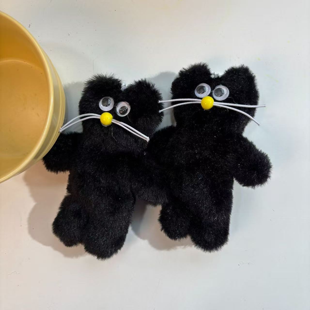 Pequeño libro rojo nuevo barba gato negro muñeca bolsas de material hechas a mano colgantes llaveros bolsas escolares creativas de chicas regalos