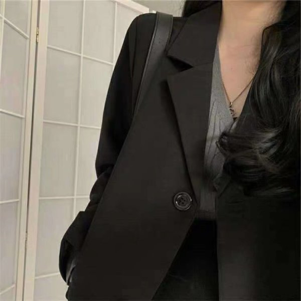 女性用ブレザー 2025 春と秋の新しいスタイルのファッショナブルな韓国スタイルのゆったりとした小さなスーツ学生用|undefined
