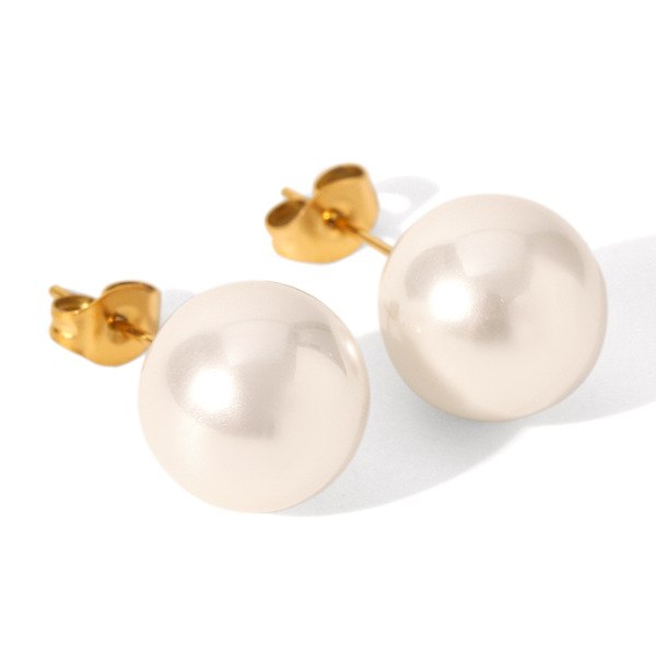 fashionable earrings from pearl stainless steel