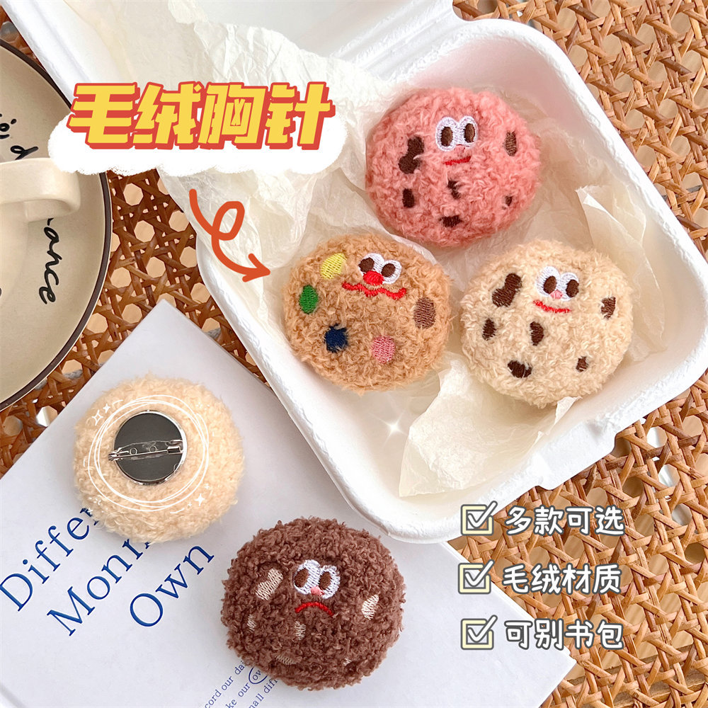 Nueva creativo galleta broche accesorios desgaste Pequeño Libro Rojo chica corazón lindo divertido comida muñeca