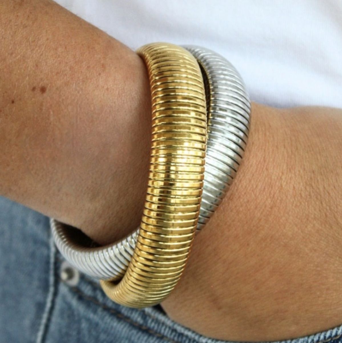 Brazalete de oro elástico de acero inoxidable Brazalete ancho de hueso de serpiente mujer nicho europeo y americano exageración de metal plateado anillo de pulsera de pulsera