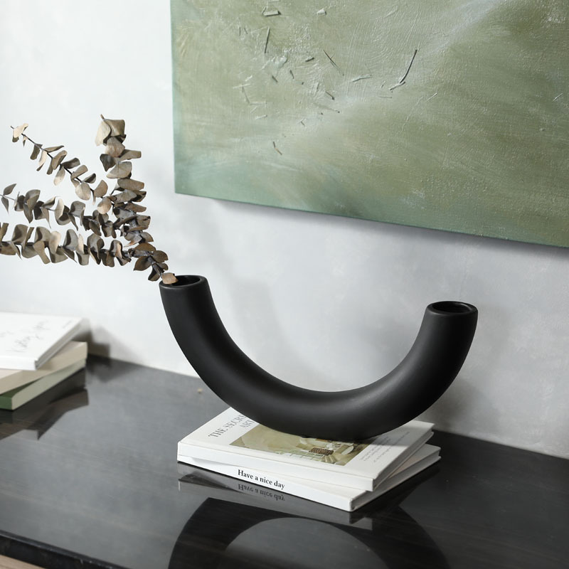 Vaso de cerámica simple en blanco y negro decorativo estilo retro ornamentos de geometría irregular vasos de flores especiales