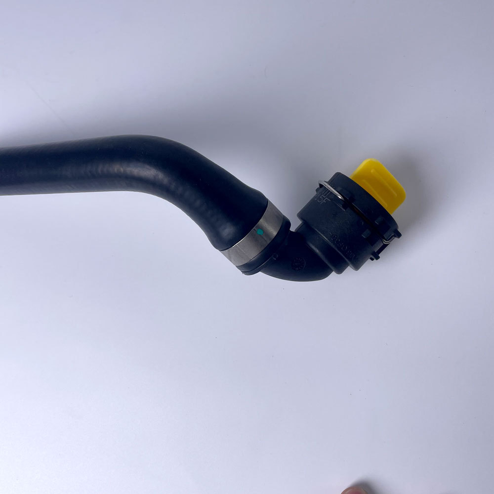 8R0819334Ac Engine Heater Water Pipe Is Suitable for Audi Q5 Porsche Macan Hose Pipe