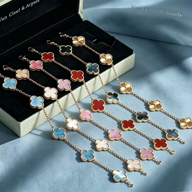 High-end V-gold four-leaf clover five-flower titanium steel bracelet, thick stainless steel plated with 18k real gold and mother-of-pearl High-end V-gold four-leaf clover five-flower titanium steel bracelet, thick stainless steel plated with 18k real gold and mother-of-pearl