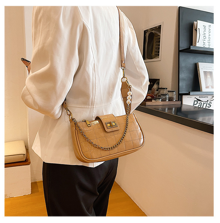 New Fashion Rhombus Chain Armpit Bag display picture 5