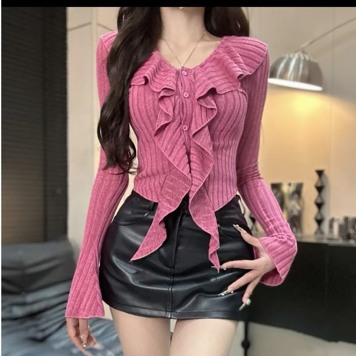 Sexy spicy girl V-neck design with flared sleeves irregular ruffle edges as the base layer, autumn and winter new slim_voghion.com