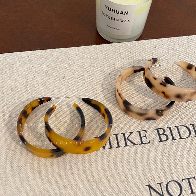 Leopard Color Wide Edge Ear Ring Women's Autumn and Winter Maillard Atmosphere Niche Design Earrings 2024 New All-match Earrings Leopard Color Wide Edge Ear Ring Women's Autumn and Winter Maillard Atmosphere Niche Design Earrings 2024 New All-match Earrings