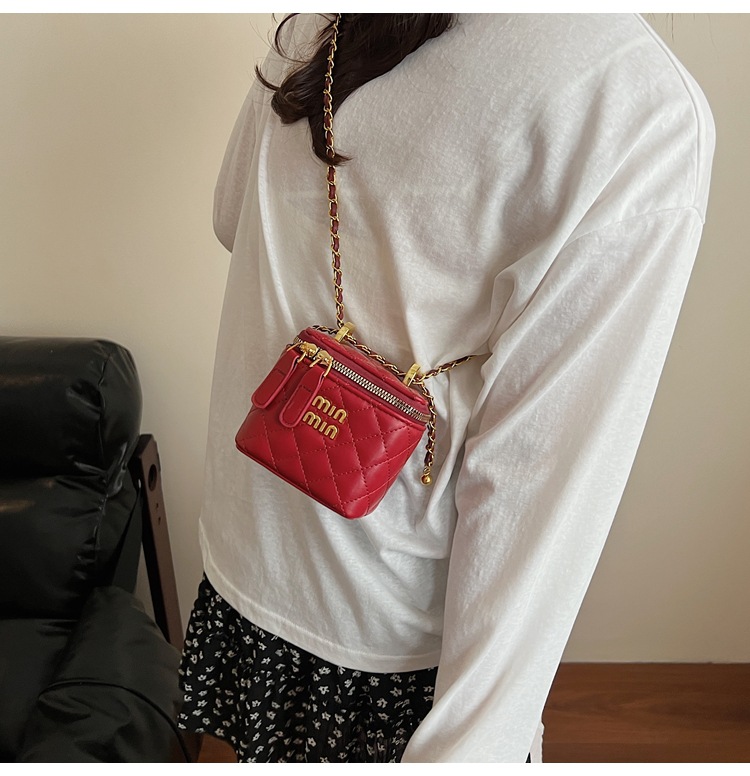 Little Bag Women 2025 Summer New Fashion diamond-shaped chain patent leather crossbody bag, versatile single-shoulder hand-carry bucket bag undefined