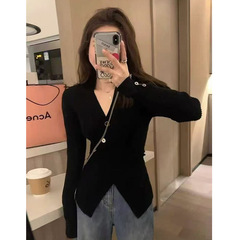 Vネックの長袖のニットの女性の秋冬の新型の韓国系は独特な絶美のセーターの中で底のシャツの上着を掛けます。