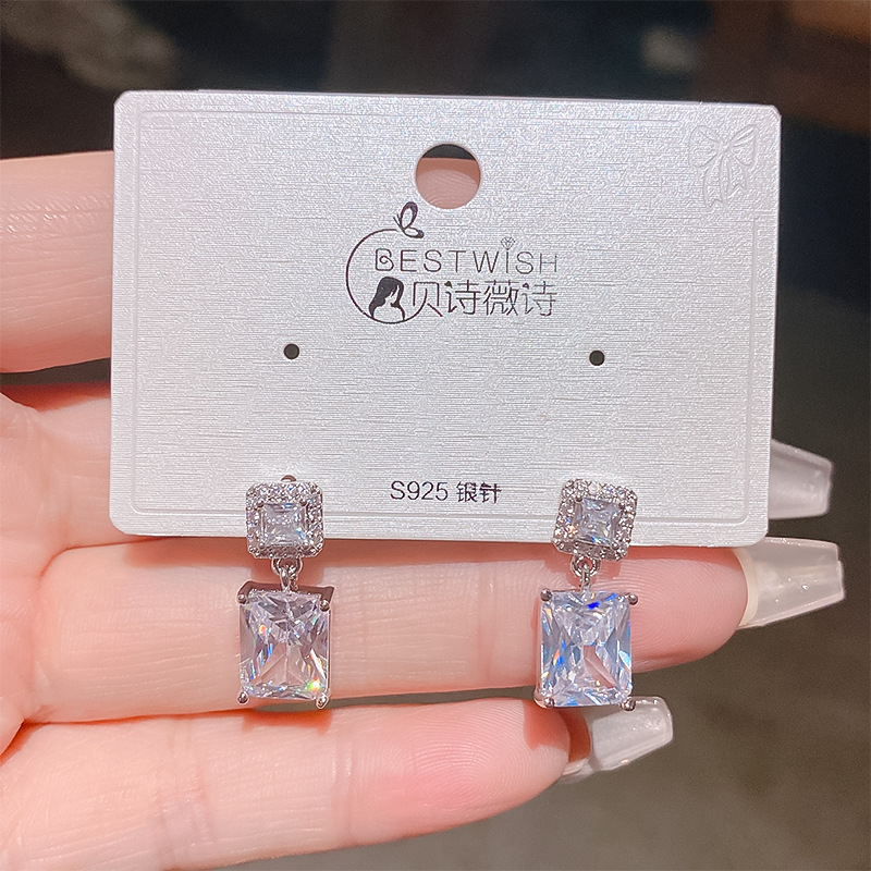 Retro elegant sophisticated earrings with zircon
