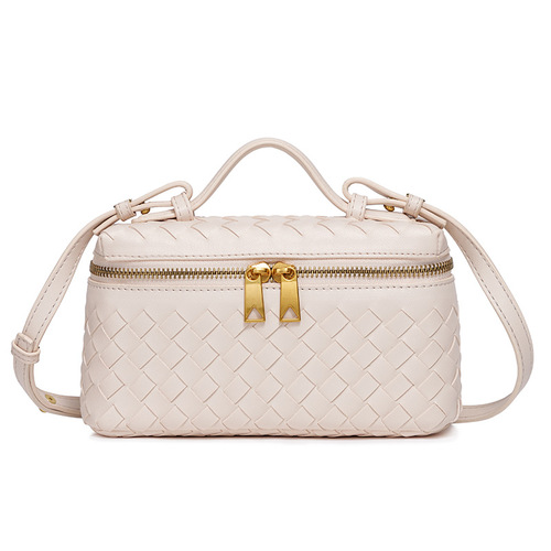 Cross-border fashion handmade woven box bag, exclusive cross-border best-selling hand-held bag, versatile shoulder bag for women, small square bag