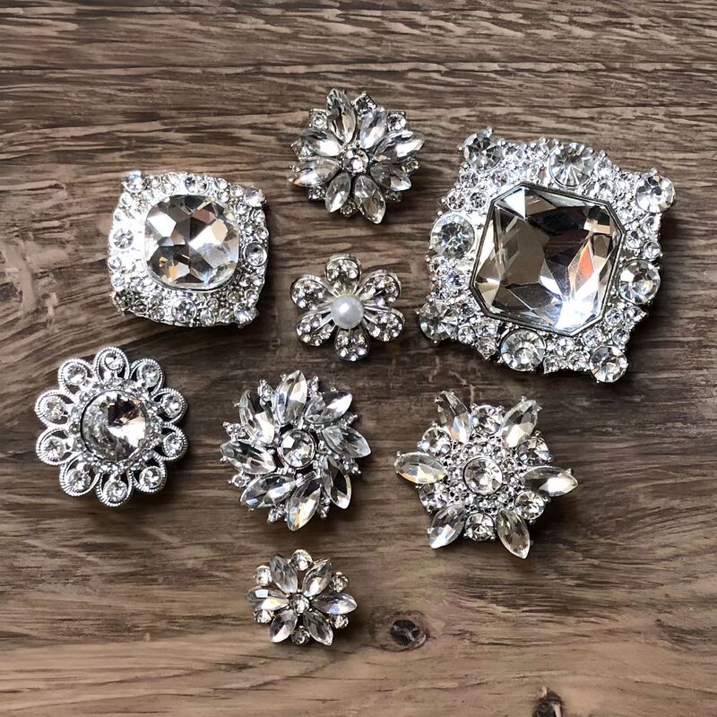Chanel-Style Floral Alloy Rhinestone Buttons, Simple and Versatile Women's Clothing Accessories for Coats and Cardigans Chanel-Style Floral Alloy Rhinestone Buttons, Simple and Versatile Women's Clothing Accessories for Coats and Cardigans