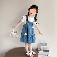 女の子デニムサスペンダースカートスーツ 2025 夏の新しいスタイルの女の赤ちゃん小さなフライングスリーブトップツーピーススカート