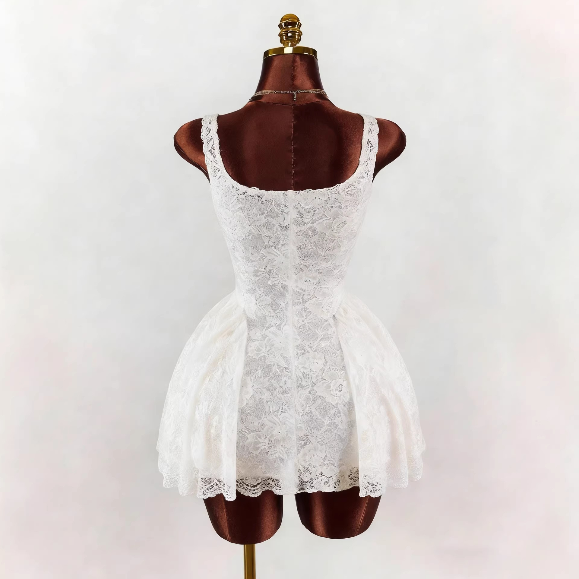 New Women's White Lace Dress, Square Neck, Wide Strap, Fitted Waist, Tulip Shaped Puffy Skirt_ecoleips.com