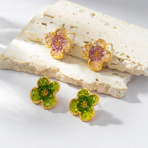 French springy fresh green forest-style earrings that highlight the face, floral stud earrings with unique design sense, wholesale earrings